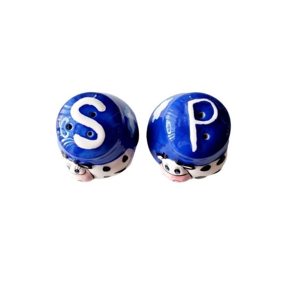 Painted 3D Cow 2" Ceramic Blue Salt Pepper Shaker Granny Core Cottage Core - Picture 6 of 9